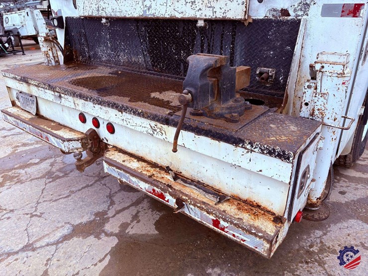 1998-freightliner-fl70-image-12