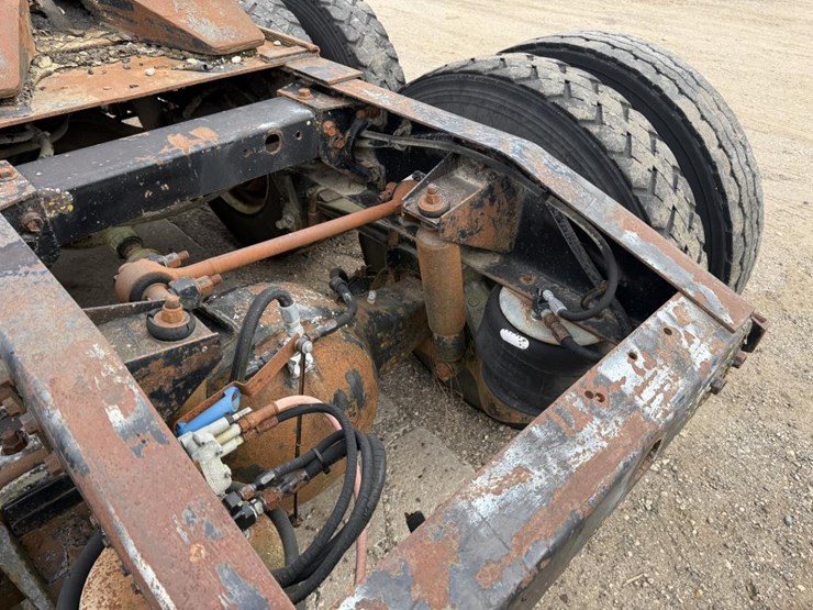 #1193-•-1984-peterbilt-cab-over-truck-tractor-image-11