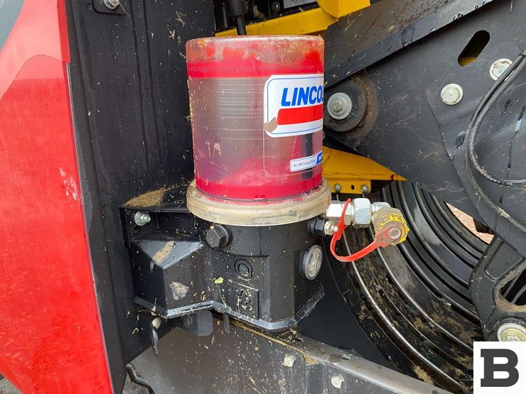 new-holland-340-image-46