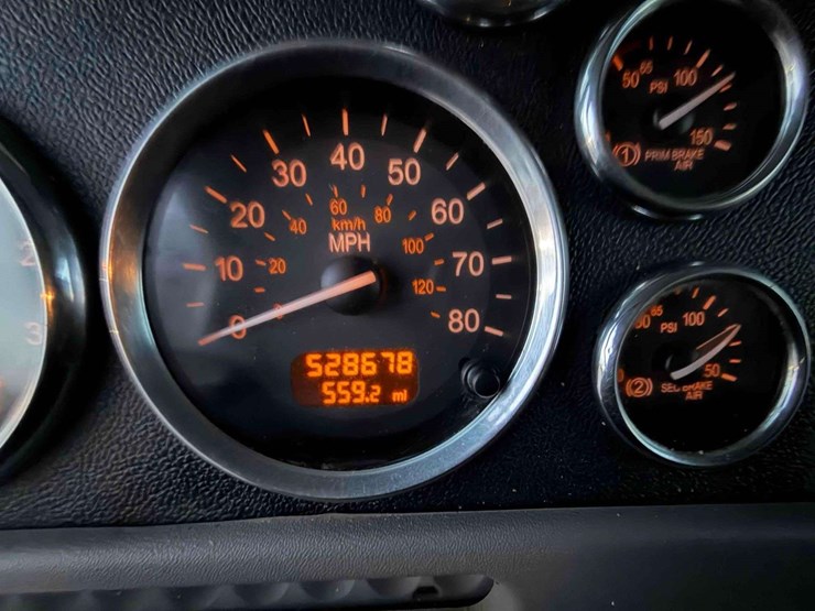 2015-peterbilt-389-image-7