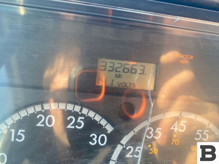 2002-freightliner-fl70-image-53