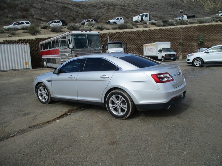 2019-ford-taurus-sel-sedan,-image-4