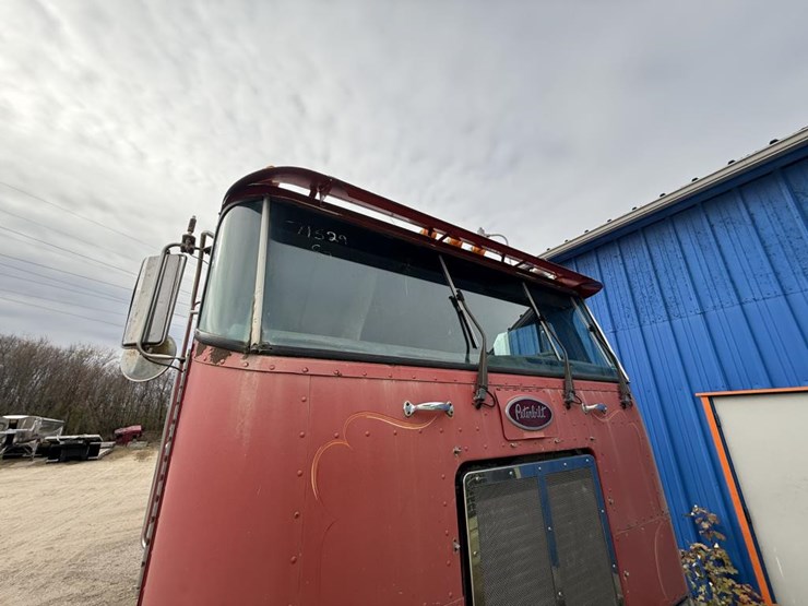 #1193-•-1984-peterbilt-cab-over-truck-tractor-image-26