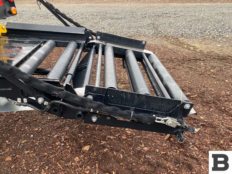 new-holland-340-image-34