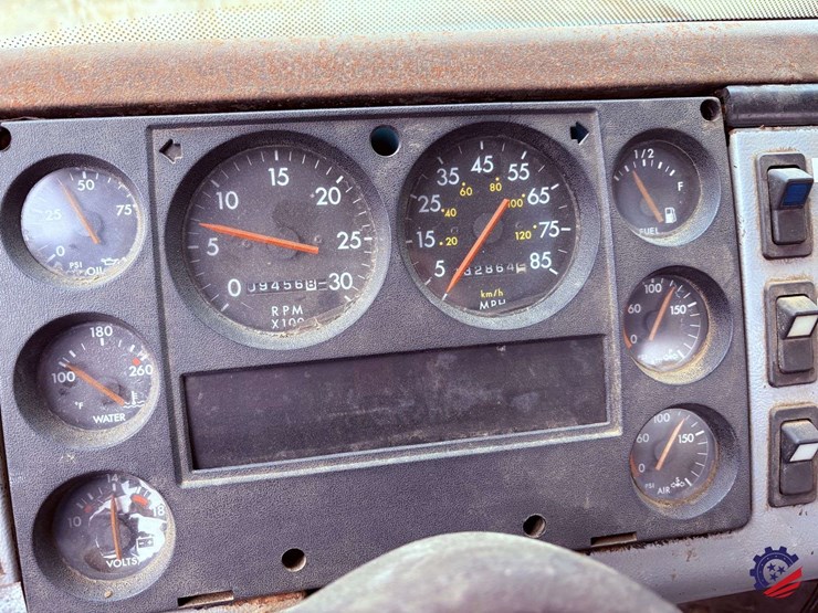 1998-freightliner-fl70-image-83