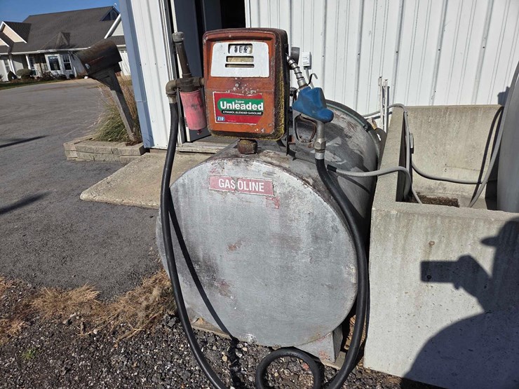 300-gallon-fuel-tank-w/-gas-boy-pump-image-1