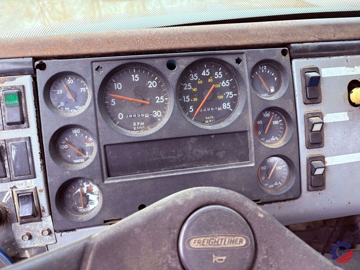 1998-freightliner-fl70-image-79