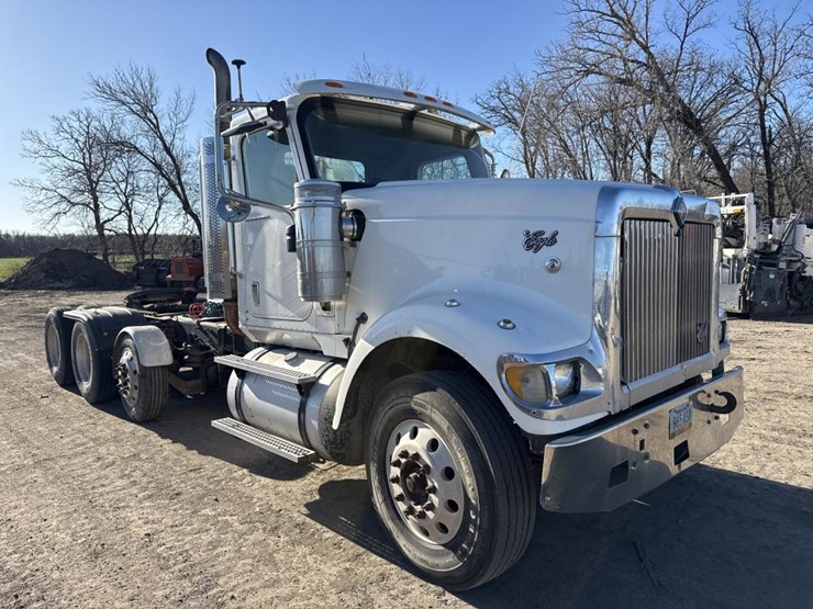 #1955-•-2008-international-eagle-day-cab-truck-tractor-image-7