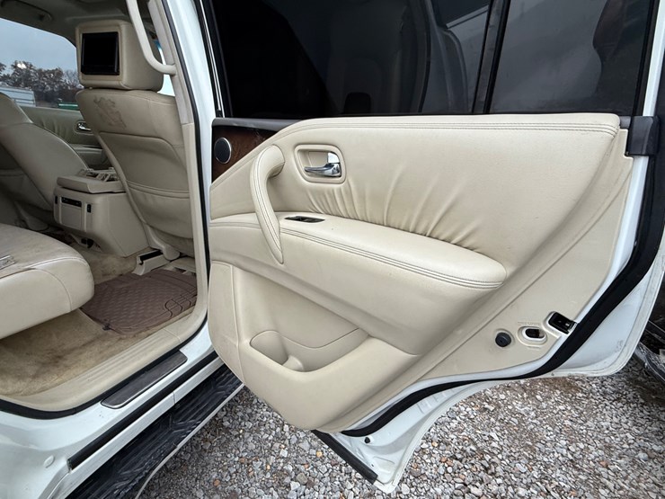 2012-infiniti-qx56-image-26