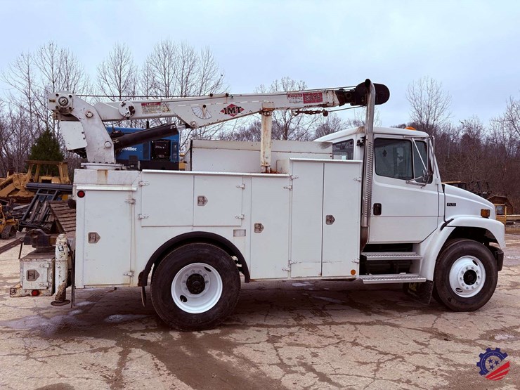 1998-freightliner-fl70-image-8