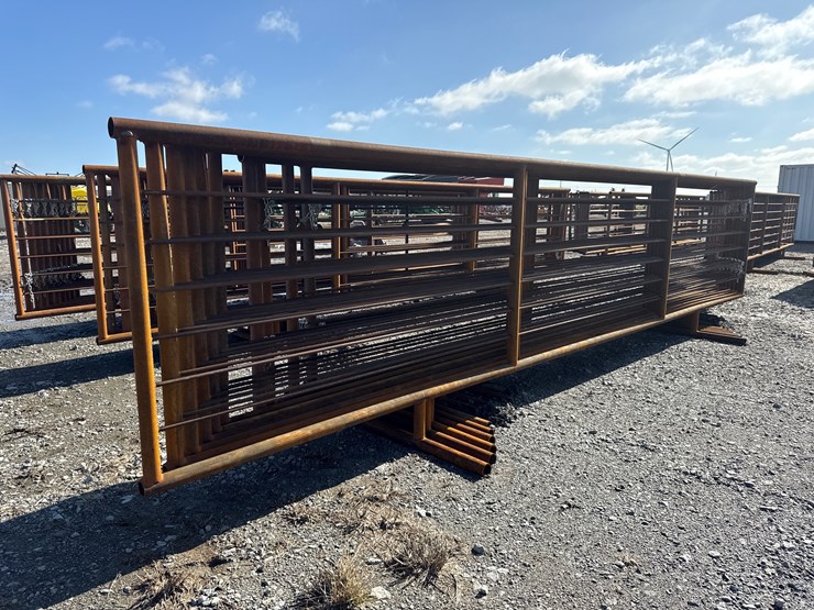 #22678-•-(9)-cattle-panels-&-(1)-gate-image-3