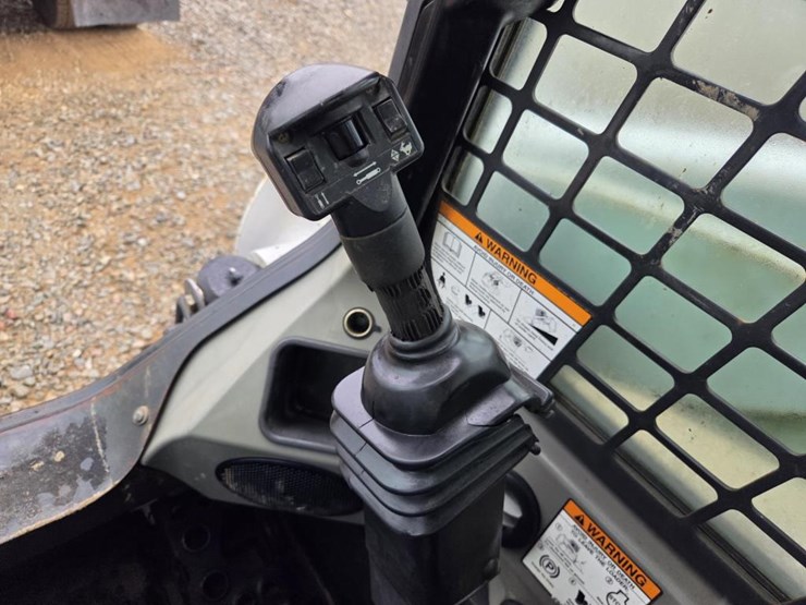 2013-bobcat-t770-image-41