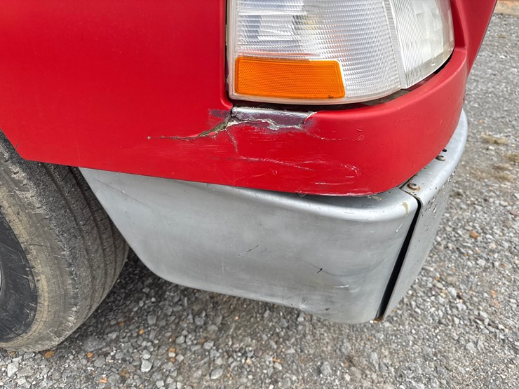 2011-volvo-10-image-28