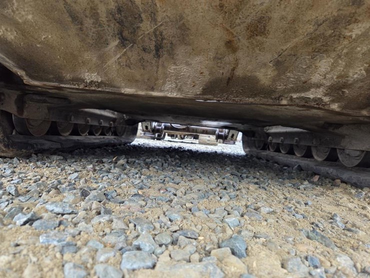 2020-bobcat-t740-image-32