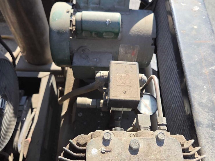 miller-bobcat-225g-image-33