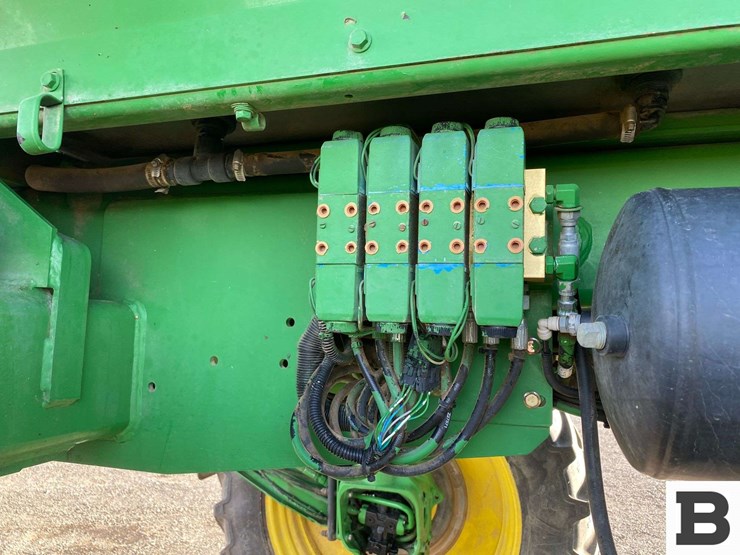 2013-john-deere-4830-image-47