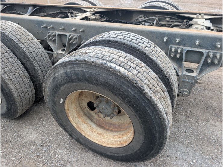 2012-international-7600-image-6