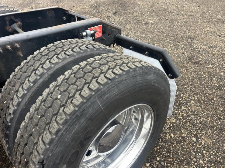 #1676-•-2015-volvo-vnl-day-cab-truck-tractor-image-79