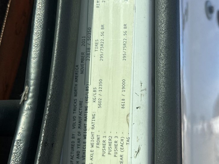 2011-volvo-10-image-61