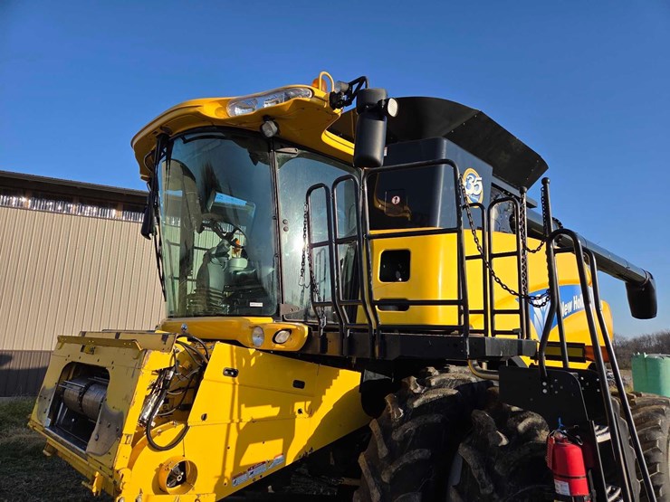 2010-new-holland-cr9065-image-13