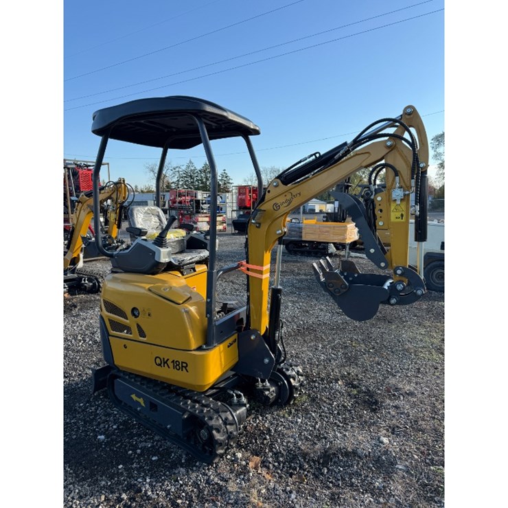 CFG QK18R Mini Excavator W/ Hydraulic Thumb
