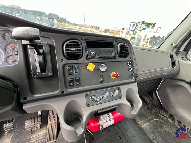 2017-freightliner-m2-s/a-tank-truck-image-71