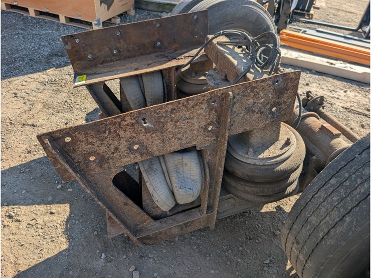 lift-axle-w/-air-ride-suspension,-aluminum-rims-image-10