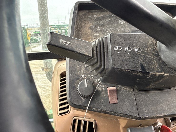 john-deere-6400-image-45