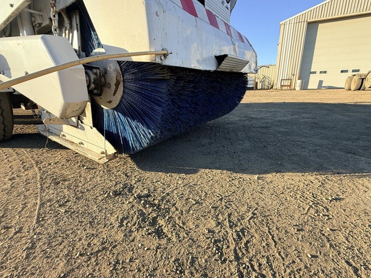 #1981-•-1990-mobil-sweeper-ahl-sweeper-truck-image-18