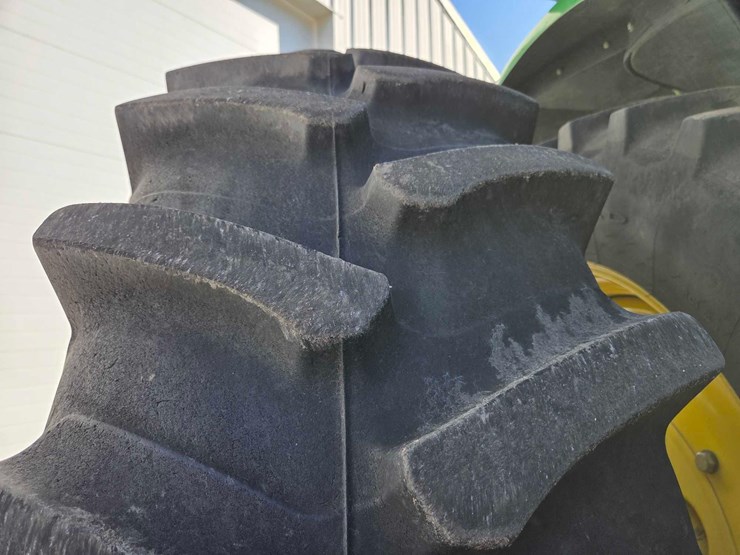 2012-john-deere-8285r-image-46