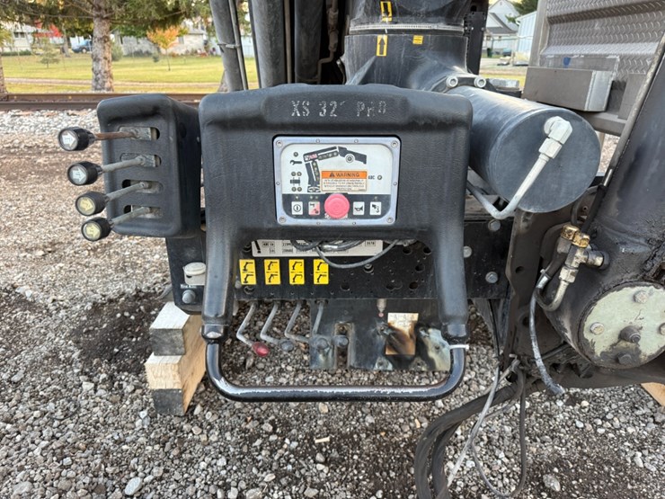2013-hiab-xs-322-pro-knuckle-crane-w/-headache-rack-image-11