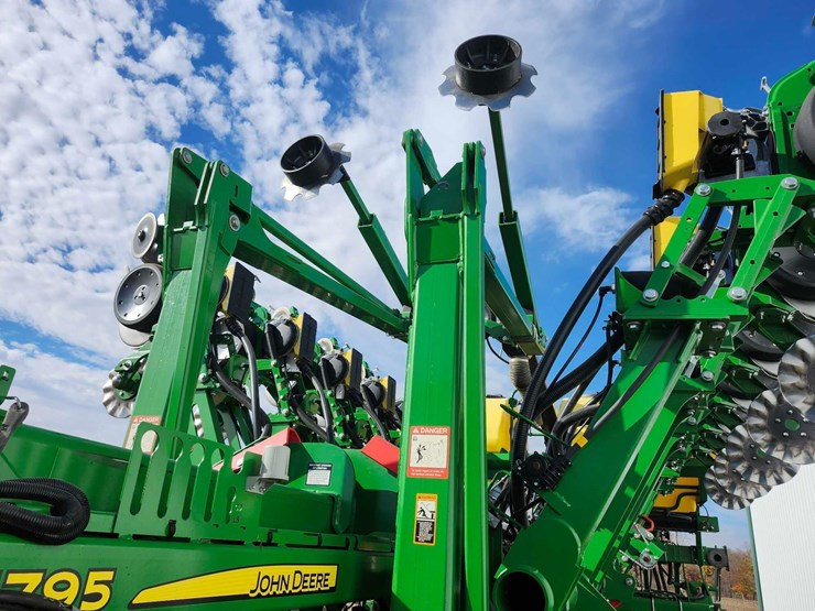 2021-john-deere-1795-image-21