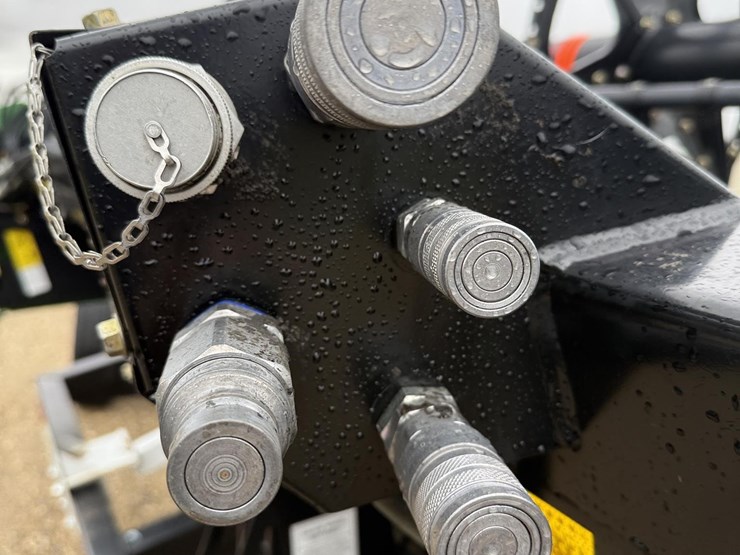 2013-john-deere-435d-image-22