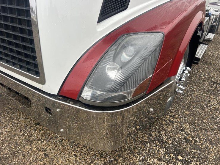 #1676-•-2015-volvo-vnl-day-cab-truck-tractor-image-73