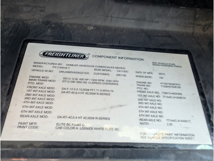 2016-freightliner-ca113-day-cab-image-25