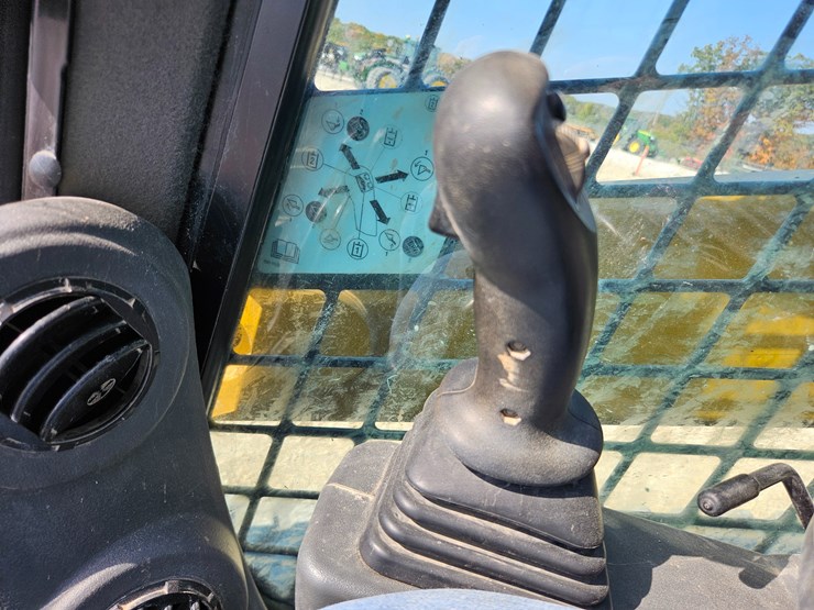 2023-caterpillar-299d3-image-51