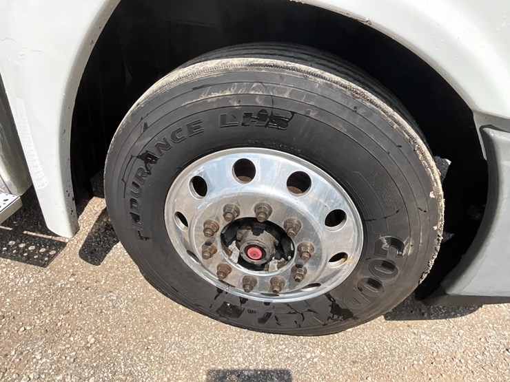 2016-freightliner-ca125-day-cab-image-8