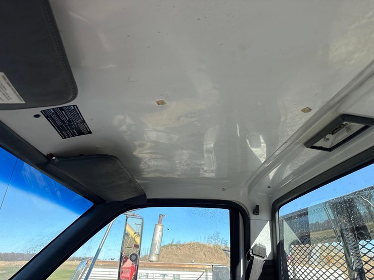 2001-chevy-c6500-truck-image-31