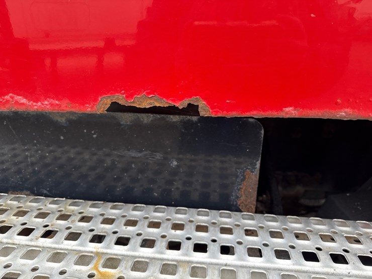 2011-volvo-10-image-23