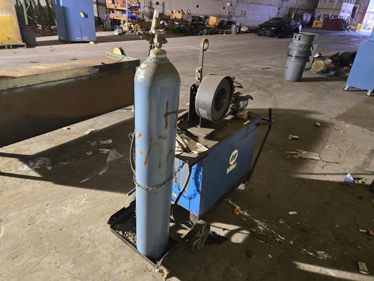 #3433-•-miller-dimension-650-arc-welder-w/-feeder-image-3
