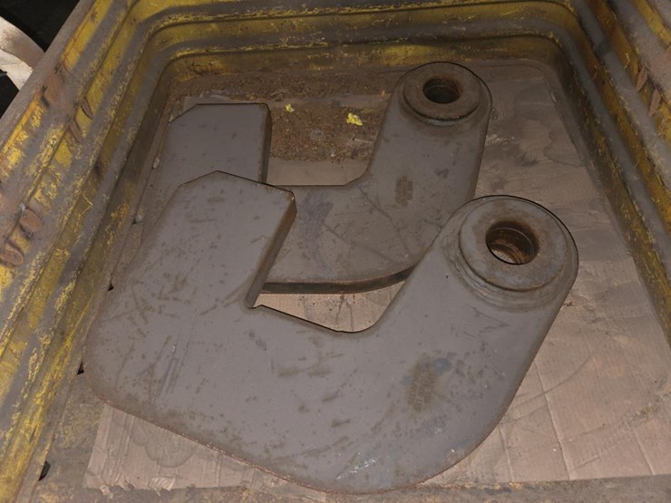 #3421-•-(2)-steel-crates-w/-heavy-duty-chains-and-more-image-3