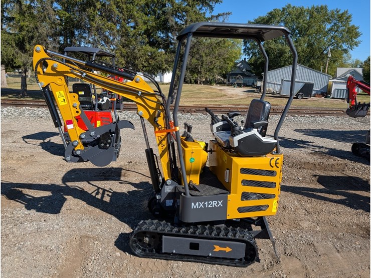cfg-mx12rx-mini-excavator-w/-mechanical-thumb-image-7