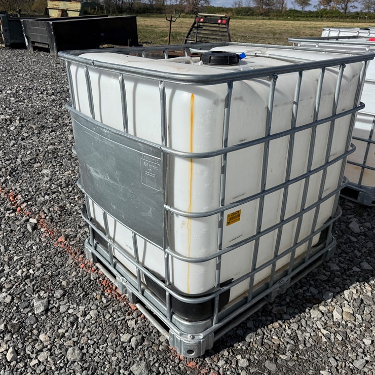 #22621 • 1000 Gallon Poly Tank w/ Cage