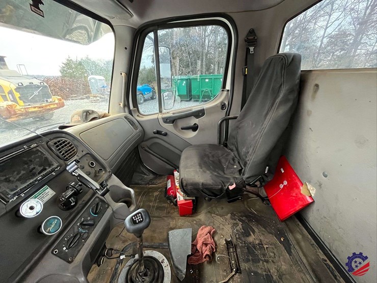 2013-freightliner-m2-s/a-cab-&-chassis-image-57