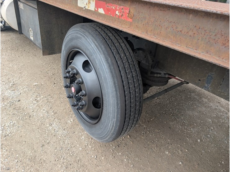 2005-freightliner-columbia-flatbed-w/-moffett-hookup-image-15