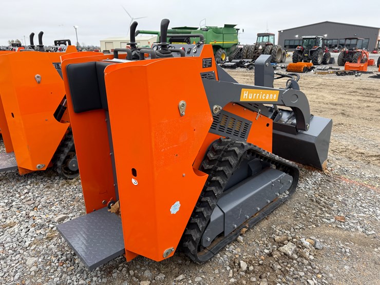 #99-•-2024-hurricane-hrc700-stand-on-skid-steer-loader-zj2024070171-inv#33623-image-4