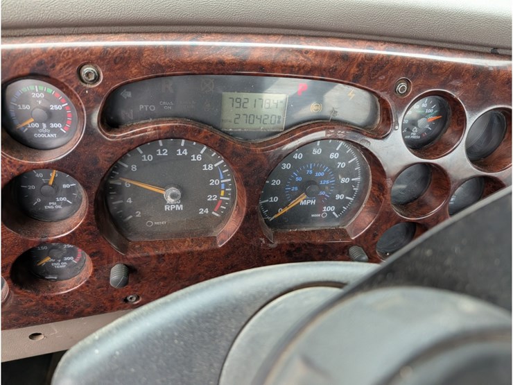 2007-mack-cxn613-daycab-image-21