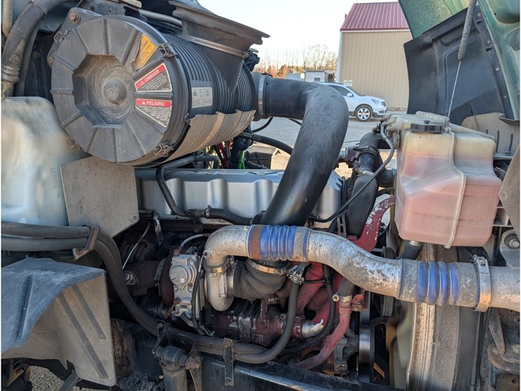 2013-mack-cxu612-day-cab-image-14