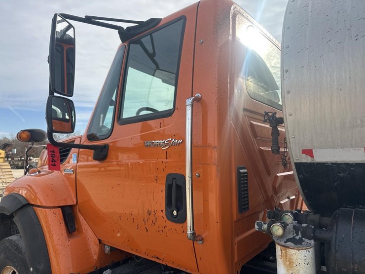 2009-international-7400-image-11