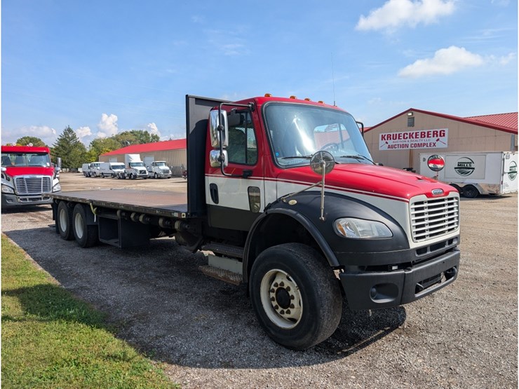 2015-freightliner-m2-106-image-2